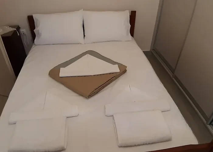 公寓 Lakka Athíkia